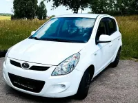 Gebraucht Hyundai i20 78 PS (57 kW) 2011 Weiß Kleinwagen