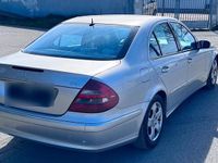 Second-hand Mercedes E220 150 CP (110 kW) 2004 Argintiu Berlinǎ