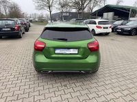 Gebraucht Mercedes A180 Urban 122 PS (89 kW) 2016 Elbait gruen  metallic Kleinwagen