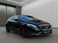 Gebraucht Volvo V40 Momentum 150 PS (110 kW) 2013 Schwarz / black solid stone Kombi