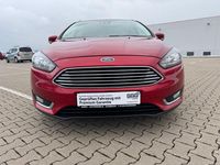 Gebraucht Ford Focus Titanium 125 PS (91 kW) 2016 Rot Kombi