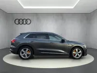 Gebraucht Audi e-tron S-Line 230 kW (313 PS) 2021 Daytonagrau perleffekt SUV