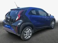 Gebraucht Toyota Aygo X Comfort 72 PS (52 kW) 2022 Juniper blue metallic/ night sky black SUV