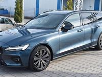 Gebraucht Volvo V60 Plus 197 PS (144 kW) 2024 Blau Kombi