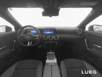 Gebraucht Mercedes A200 AMG 163 PS (119 kW) 2025 Blau Limousine