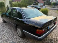 Gebraucht Mercedes E200 136 PS (100 kW) 1992 Schwarz Limousine
