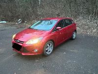 Gebraucht Ford Focus Titanium 125 PS (91 kW) 2011 Rot Limousine