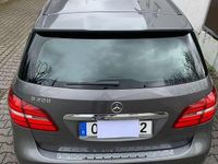 Gebraucht Mercedes B200 156 PS (114 kW) 2017 Silber Van / Kleinbus