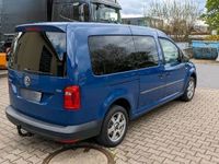 gebraucht VW Caddy Maxi blau 2,0 TDI 75kW 5 Sitze, 7 möglich.
