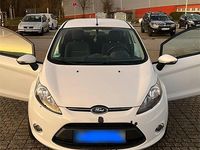 Gebraucht Ford Fiesta Trend 60 PS (44 kW) 2011 Weiß Kleinwagen