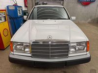 Gebraucht Mercedes 250 126 PS (92 kW) 1991 Weiß Limousine