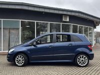 Gebraucht Mercedes B180 116 PS (85 kW) 2011 Blau Van / Kleinbus