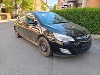 Second-hand Opel Astra 115 CP (84 kW) 2011 Negru Hatchback
