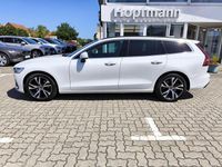 Gebraucht Volvo V60 197 PS (144 kW) 2024 Crystal white pearl / metallic Kombi
