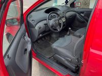 Gebraucht Toyota Yaris 68 PS (50 kW) 2003 Rot Kleinwagen