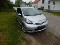 Gebraucht Toyota Aygo 68 PS (50 kW) 2011 Silber Kleinwagen