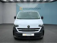 Second-hand VW Multivan 150 CP (110 kW) 2025 Alb Monovolum