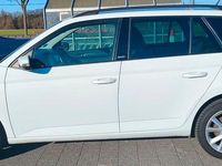 Gebraucht Skoda Fabia Joy 75 PS (55 kW) 2016 Weiß Limousine