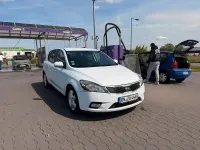 Używany Kia Ceed 90 KM (66 kW) 2010 Biały Hatchback