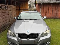 Gebraucht BMW 318 143 PS (105 kW) 2011 Grau Kombi