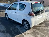 Gebraucht Toyota Aygo 68 PS (50 kW) 2014 Weiß Kleinwagen