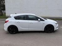 Gebraucht Opel Astra 136 PS (100 kW) 2014 Weiß Kleinwagen