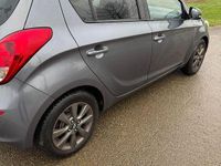 Gebraucht Hyundai i20 Trend 101 PS (74 kW) 2013 Grau Kleinwagen