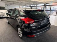 Gebraucht Ford Focus Ambiente 101 PS (74 kW) 2016 Schwarz Limousine