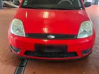 Gebraucht Ford Fiesta 60 PS (44 kW) 2005 Rot Kleinwagen
