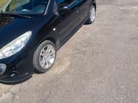 Gebraucht Peugeot 206 73 PS (53 kW) 2011 Schwarz Limousine