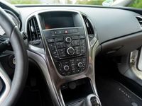 Gebraucht Opel Astra Edition 136 PS (100 kW) 2014 Weiß Limousine