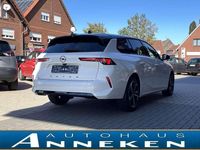 Neu Opel Astra 131 PS (96 kW) 2025 Arktis weiã / dach schwarz Kombi