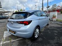 Gebraucht Opel Astra Edition 101 PS (74 kW) 2015 Silber Kleinwagen