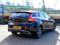 Gebraucht Volvo V40 Business Edition 120 PS (88 kW) 2015 Schwarz Limousine