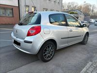 Gebraucht Renault Clio II 75 PS (55 kW) 2006 Silber Kleinwagen