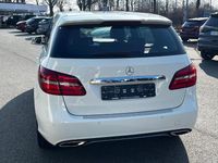 Gebraucht Mercedes B200 156 PS (114 kW) 2017 Weiß Van / Kleinbus