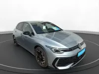 Gebraucht VW Golf VIII R-line 150 PS (110 kW) 2025 Oyster silver Limousine