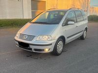 Second-hand VW Sharan 116 CP (85 kW) 2003 Argintiu Monovolum