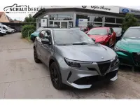 Neu Alfa Romeo Junior Sprint 145 PS (106 kW) 2026 Schwarz SUV