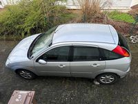 Second-hand Ford Focus 101 CP (74 kW) 2001 Argintiu Berlinǎ
