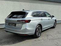 Gebraucht Skoda Superb Selection 150 PS (110 kW) 2024 Aluminium silber Kombi