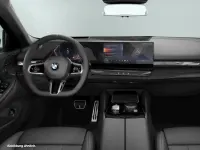 Gebraucht BMW 520 M Sport 197 PS (144 kW) 2025 Saphirschwarz metallic Kombi