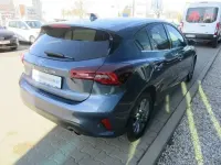 Gebraucht Ford Focus Titanium 125 PS (91 kW) 2024 Chroma blau metallic Limousine