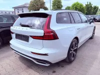 Gebraucht Volvo V60 R-Design 341 PS (250 kW) 2021 Ice white Kombi