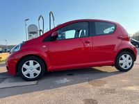 Gebraucht Toyota Aygo 68 PS (50 kW) 2010 Rot Kleinwagen