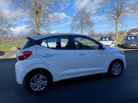 Gebraucht Hyundai i10 Select 67 PS (49 kW) 2023 Atlas white / sol Kleinwagen