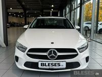 Gebraucht Mercedes A180 136 PS (100 kW) 2021 Unilack polarweiß Limousine