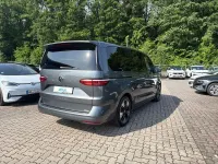 Gebraucht VW Multivan Life 150 PS (110 kW) 2025 Indiumgrau metallic Van / Kleinbus