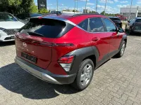 Gebraucht Hyundai Kona Trend 120 PS (88 kW) 2024 Rot SUV