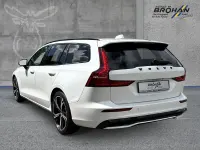 Gebraucht Volvo V60 Plus 398 PS (292 kW) 2022 Crystal white pearl / metallic Kombi